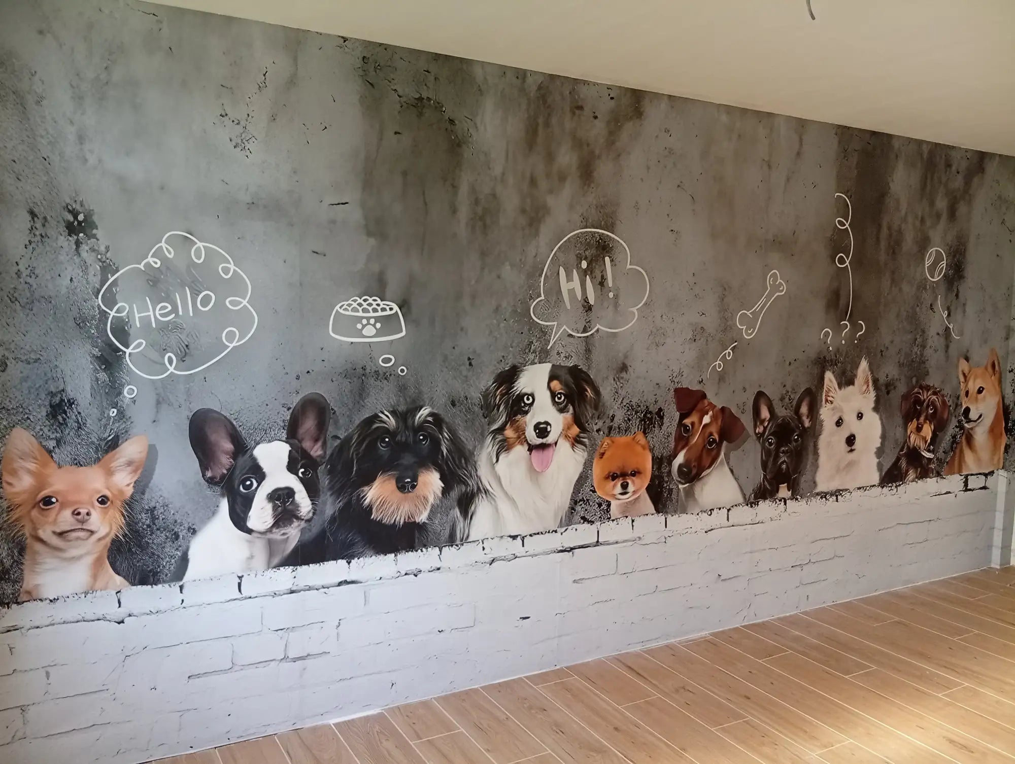 Fresque murale de diverses races de chiens avec bulles de pensée et design de bol de nourriture.