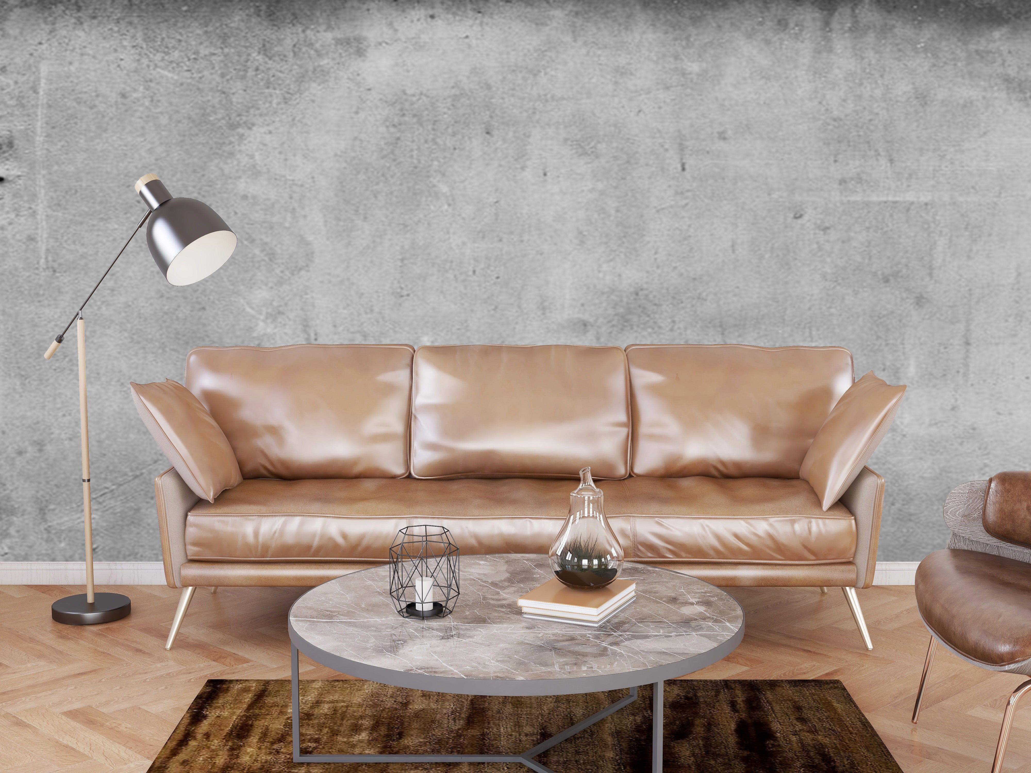 Canapé en cuir camel à jambes effilées, parfait pour un papier peint chez Mr Papier d’un décor