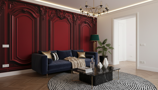 Bois rouge orné derrière canapé velours bleu marine, papier peint panoramique