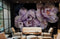 Murale souple de tulipes en papier peint panoramique avec fleurs violettes vibrantes