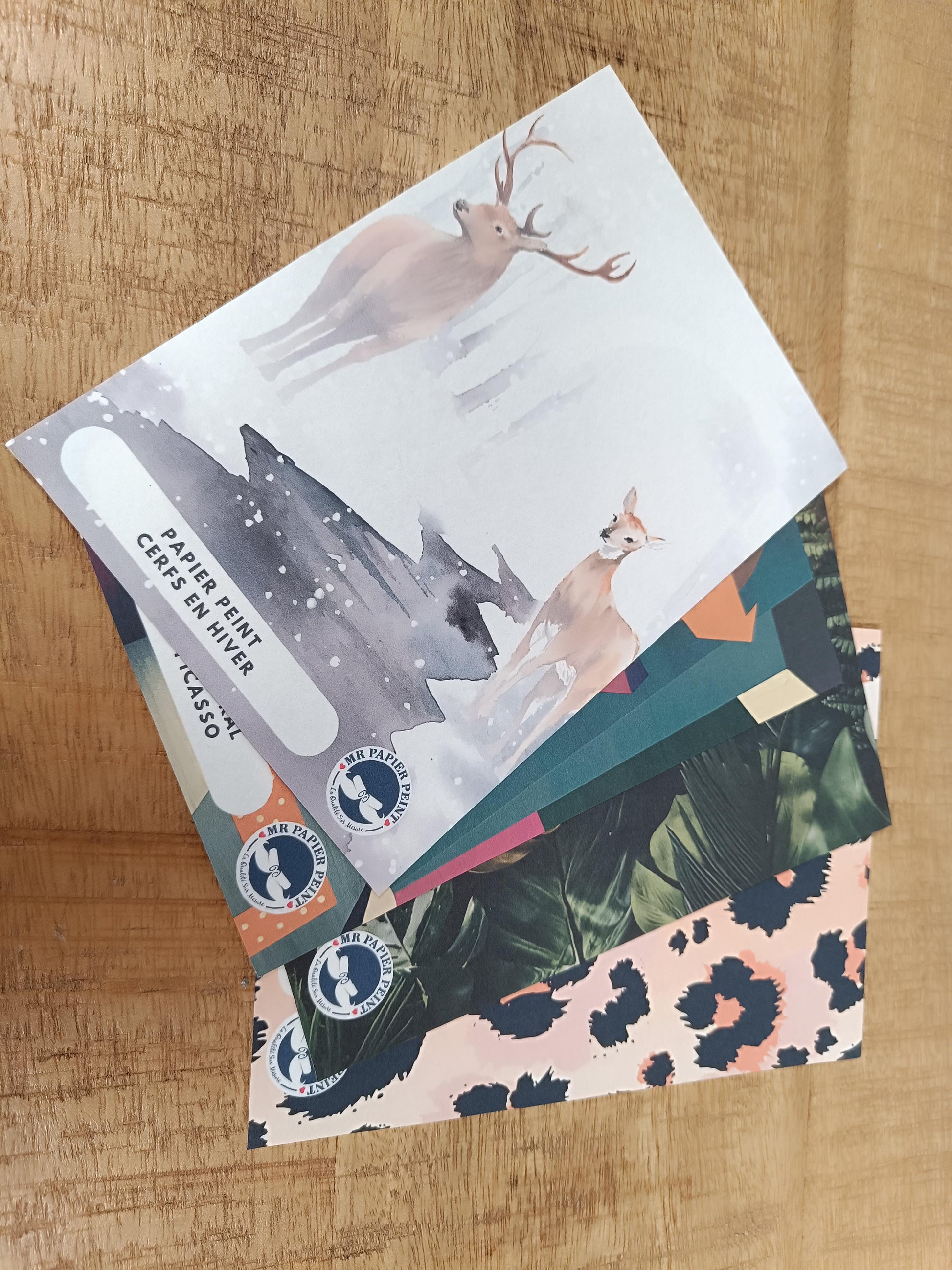 Journal léopard avec accents floraux et illustration de cerf sur couverture