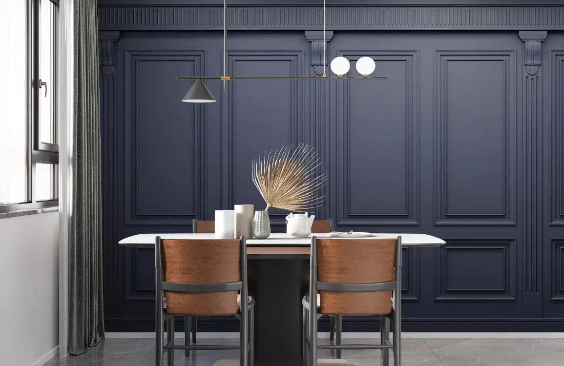 Papier peint mural panneaux bois bleu dans une salle à manger élégante avec mobilier moderne