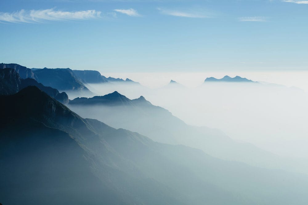 Mural du Pic des Nuages à son Apogée - Le meilleur Papier peint panoramique Sur mesure