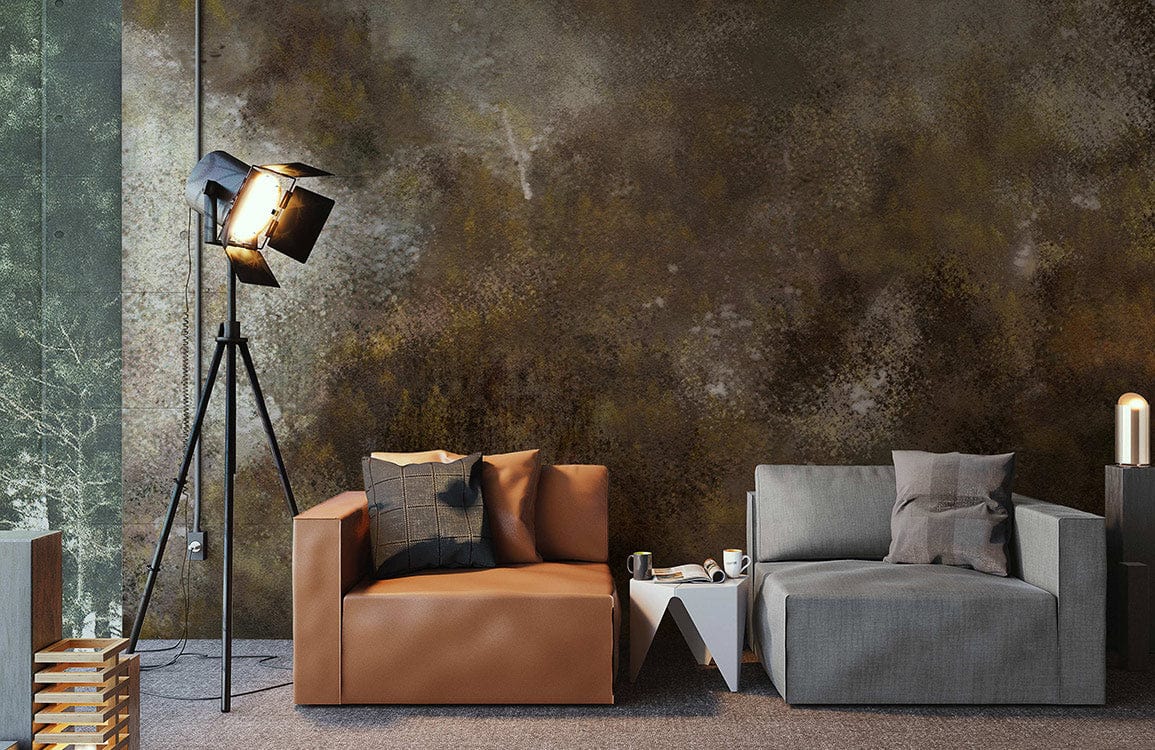 Deux fauteuils modernes en cuir brun et tissu gris avec coussins, mural papier peint effet béton funky