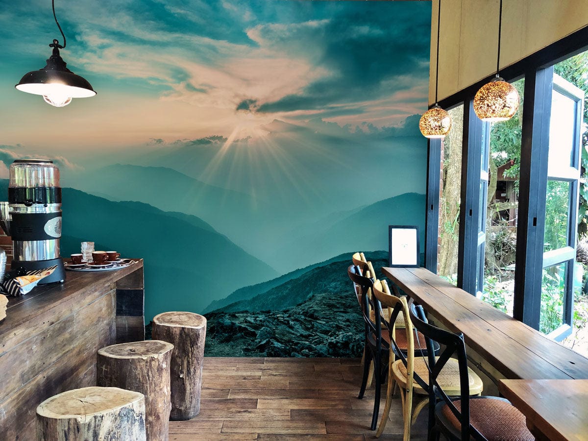 Murale du lever du jour sur les montagnes brumeuses, papier peint panoramique pour café