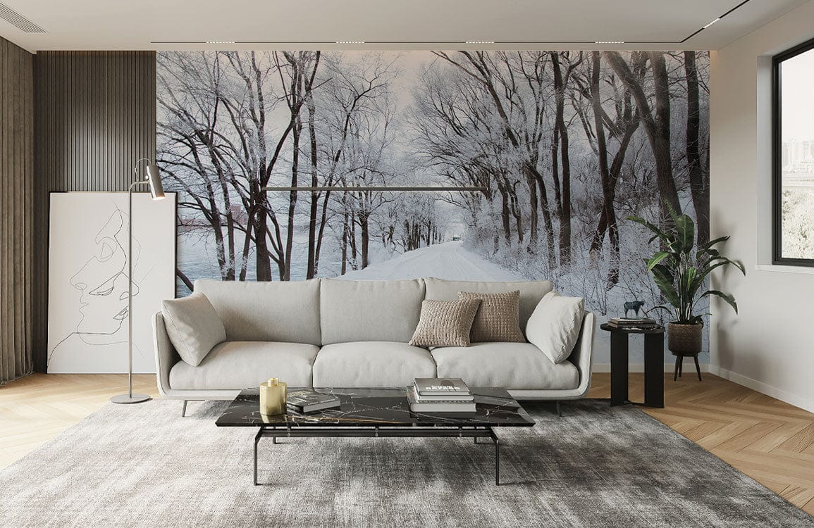 Canapé gris clair avec coussins, idéal pour décoration personnalisée avec papier peint panoramique chemin forestier enneigé