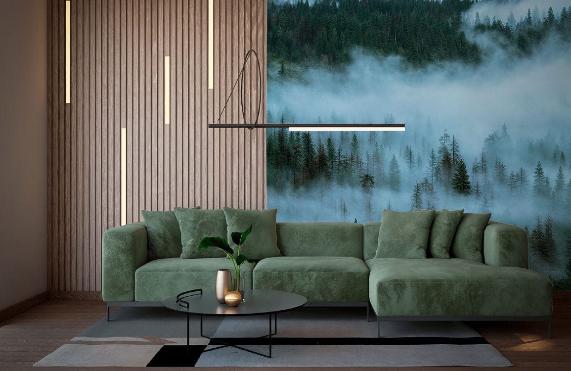 Canapé sectional en velours vert sauge avec papier peint panoramique forêt enveloppée