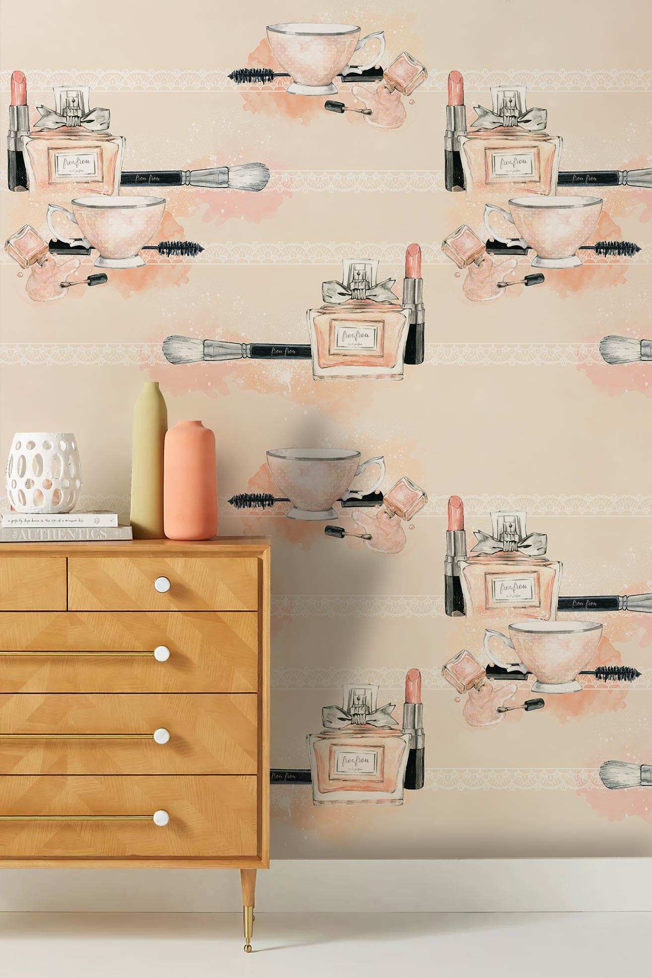 Papier peint panoramique sur mesure avec motifs de maquillage et parfum en rose clair