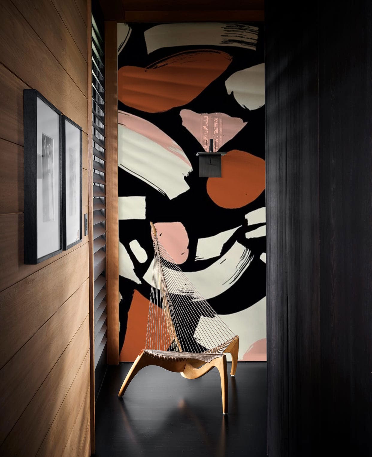 Papier peint mural à motif abstrait pour un mur moderne et élégant avec chaise en bois