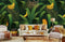 Papier peint mural à motif de bananes dans un salon tropical avec sièges confortables