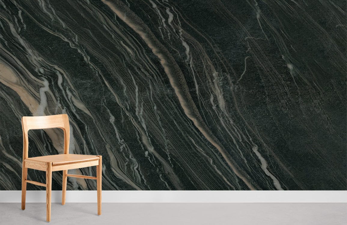 Chaise en bois clair avec design simple sur papier peint mural à piste verticale cristal
