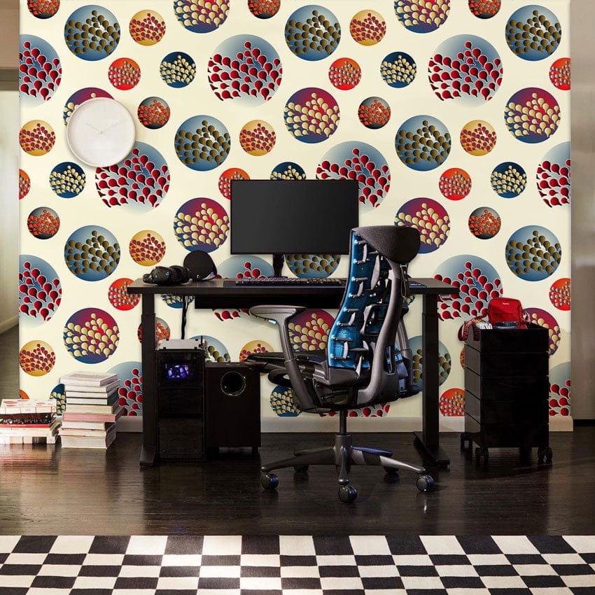 Chaise de bureau ergonomique noire avec dos en mesh bleu, idéal pour peint mural abstrait