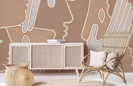 Chaise d’accent en rotin brun clair avec coussins, idéale avec le papier peint mural abstrait