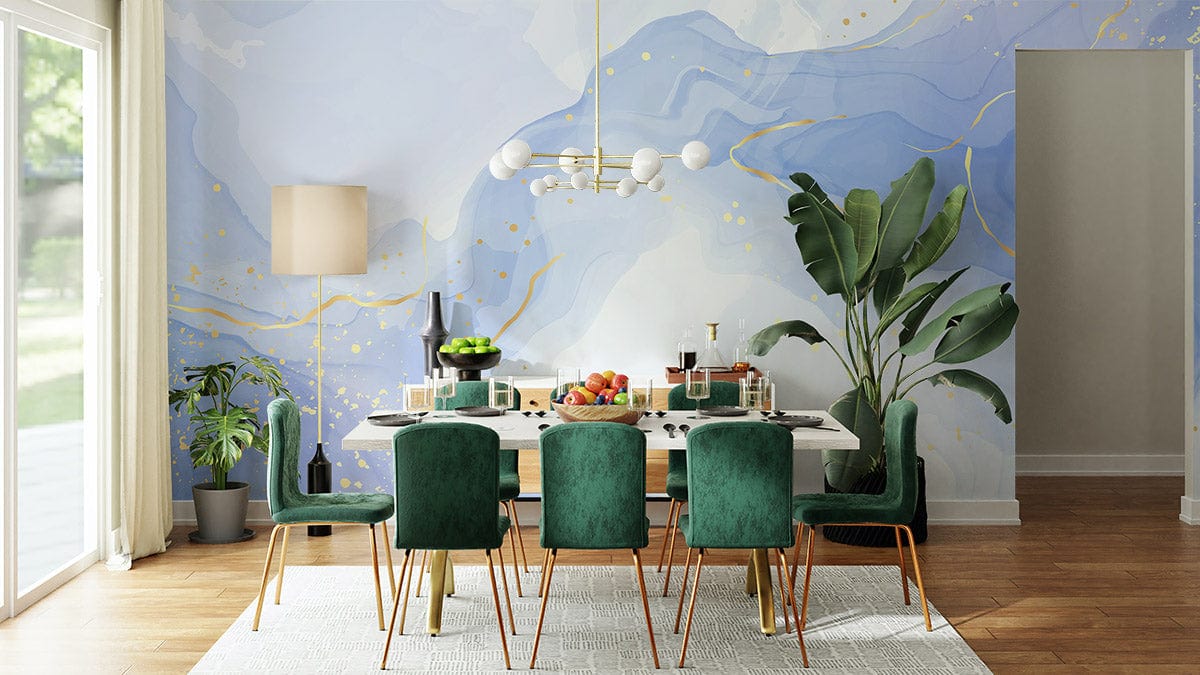 Photo d’une salle à manger moderne avec des chaises en velours vert, mural aquarelle bleu fondu