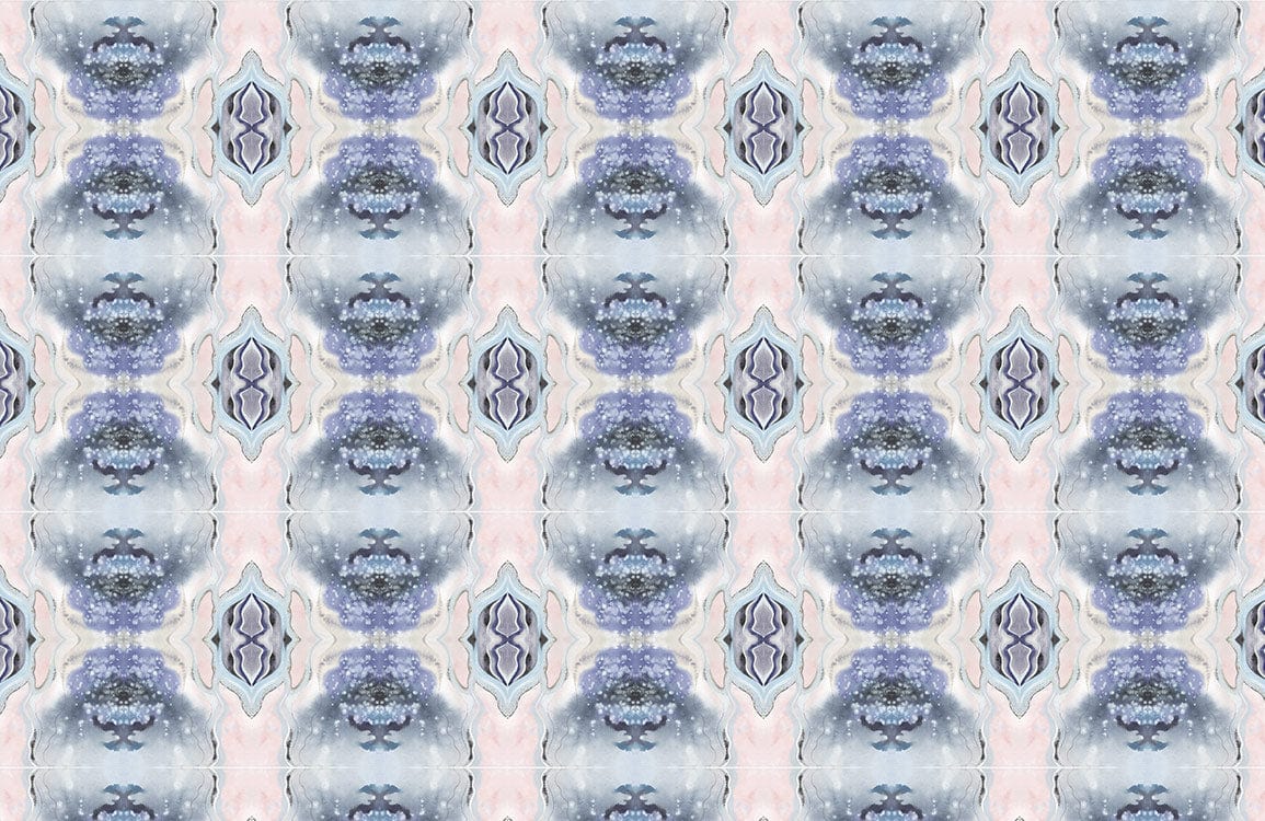 Photo d’un papier peint mural aquarelle mélangée avec motif floral abstrait en tons bleus et violets