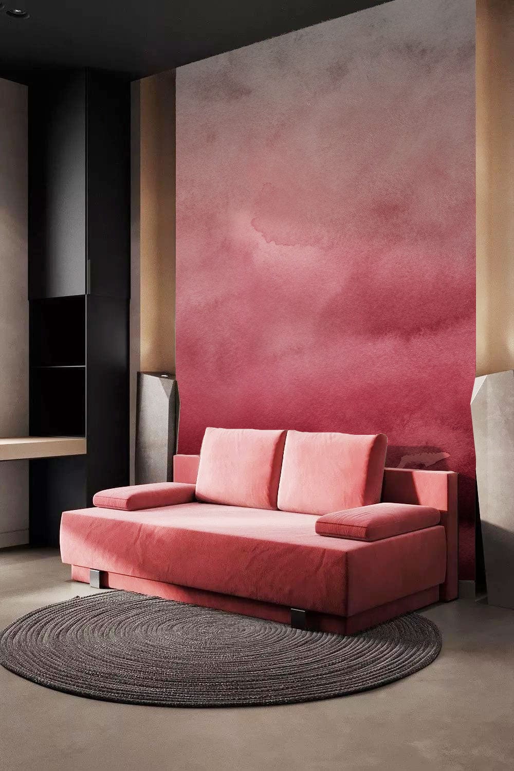 Canapé en velours rose avec coussins, dans le papier peint mural aquarelle ombré
