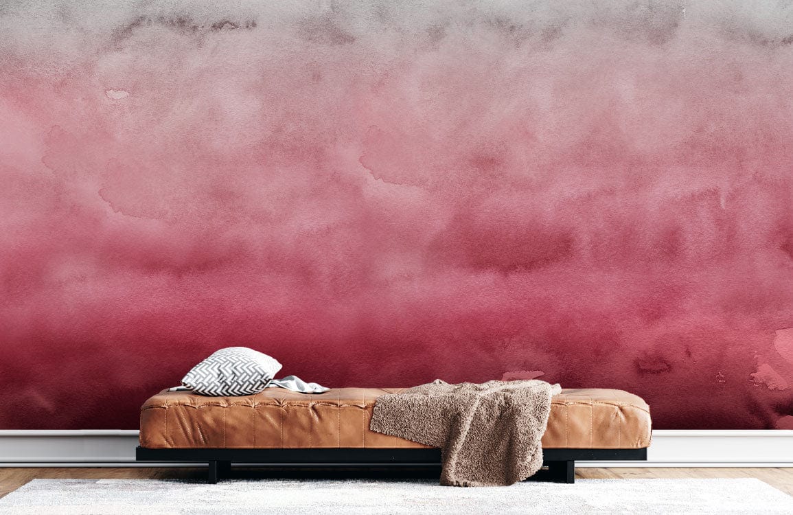 Banquette en cuir brun avec coussin pattern et couverture texturée, mural aquarelle ombré