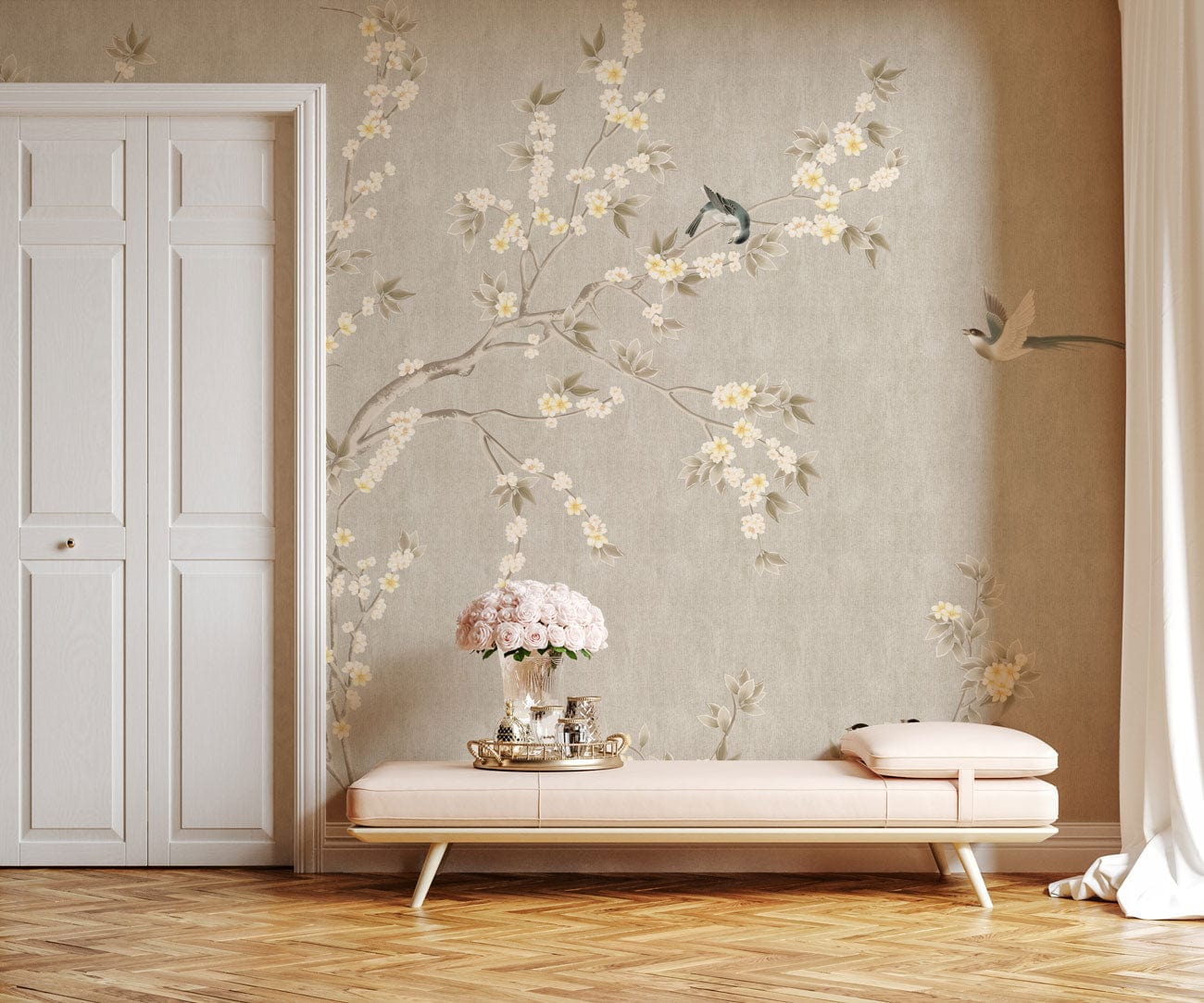 Bahut d’entrée beige avec coussin rose, idéal pour papier peint mural Arôme de Branche