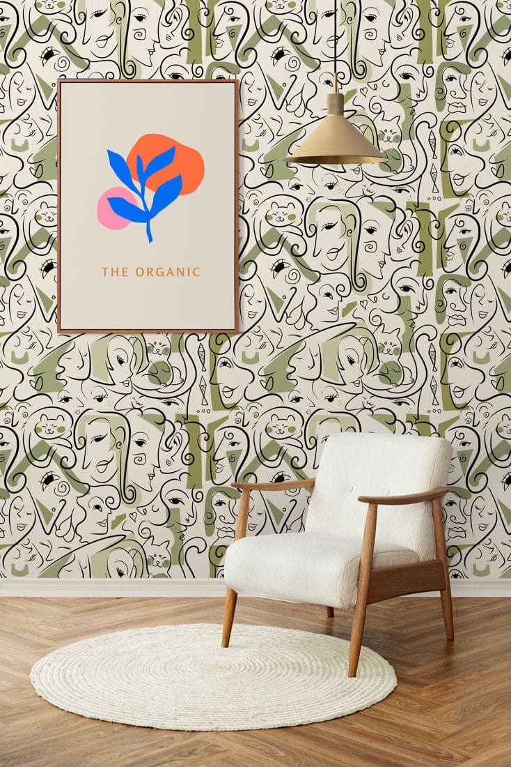 Chaise en tissu blanc avec cadre en bois, idéale pour un peint mural aux faces vertes