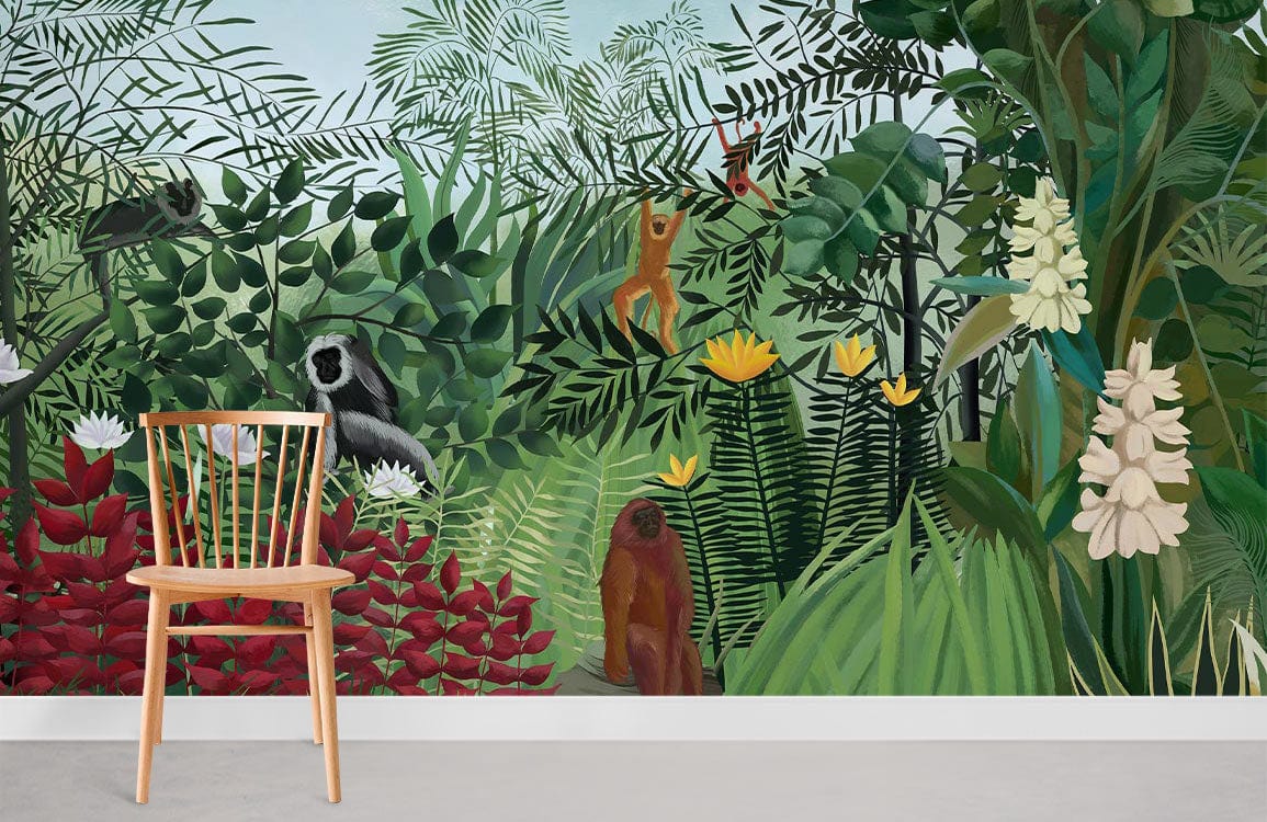 Chaise en bois avec dossier à lattes sur papier peint mural forêt et orang-outan