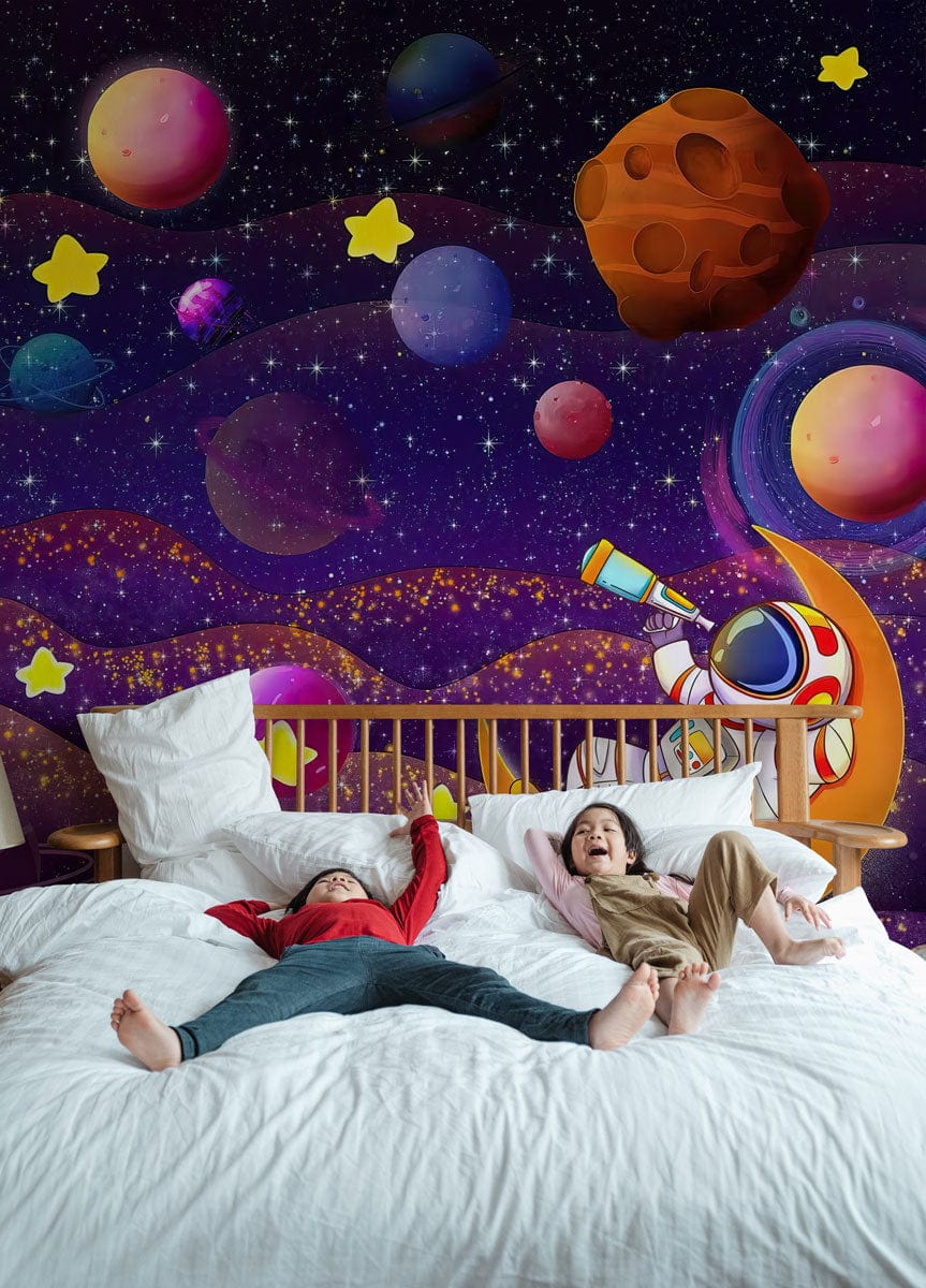 Peinture murale aventure cosmonaute pour chambre d’enfant avec papier peint mural thème spatial