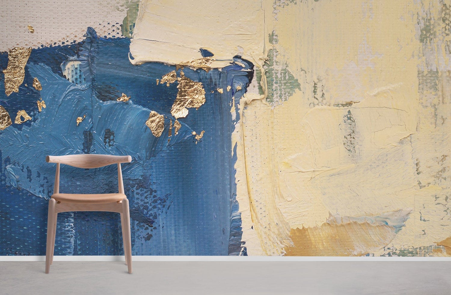 Peinture murale bleue et jaune avec accents de feuille d’or, papier peint mural abstract