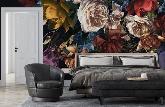 Photo d’une chambre moderne avec un peint mural roses nocturnes et mobilier élégant