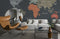 Papier peint mural moderne avec carte du pays obscur dans un salon contemporain
