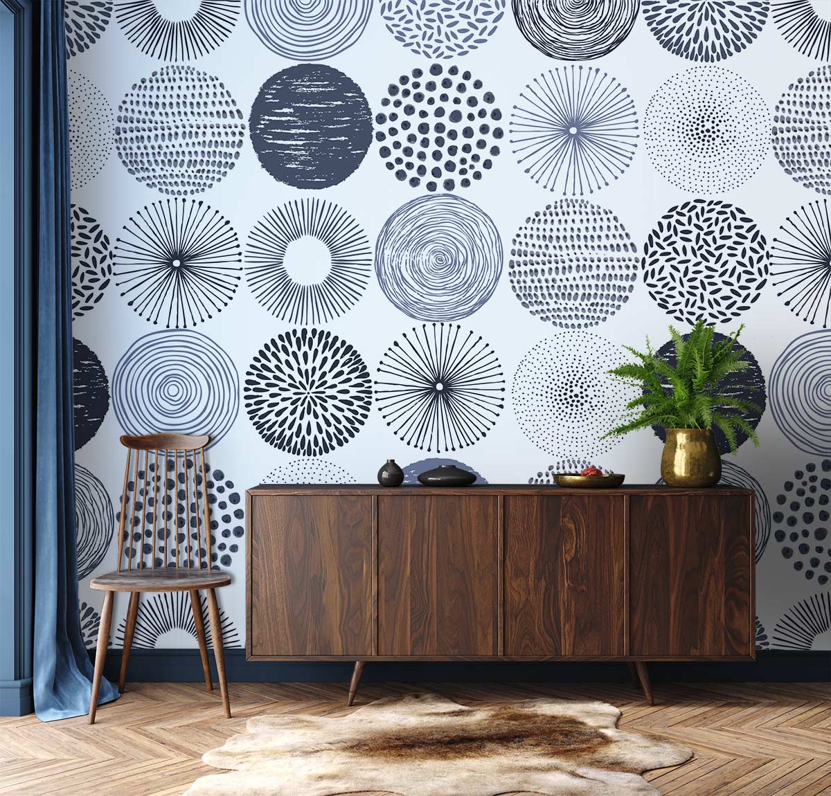 Mural cercles variés sur papier peint mural avec meuble en bois foncé et pieds effilés