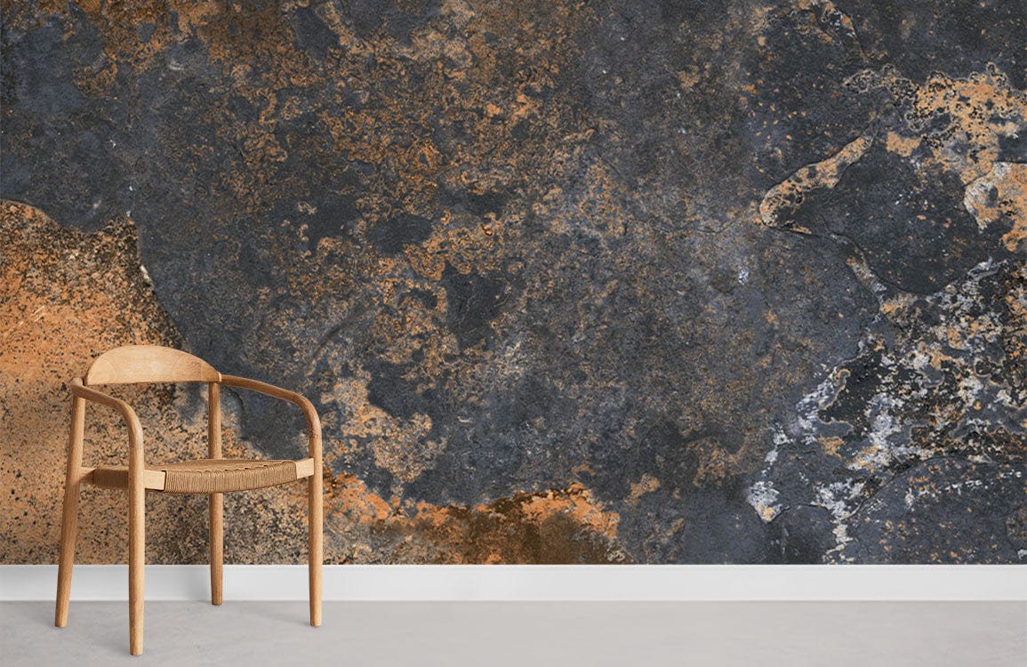 Chaise en bois avec siège tissé, associé au papier peint mural Cosmos
