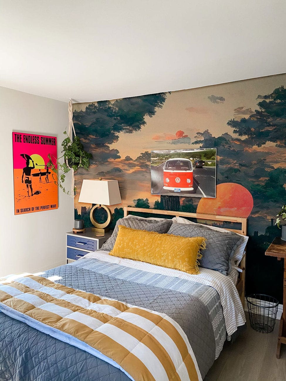 Papier peint mural coucher de soleil au village dans une chambre cosy avec murale nature
