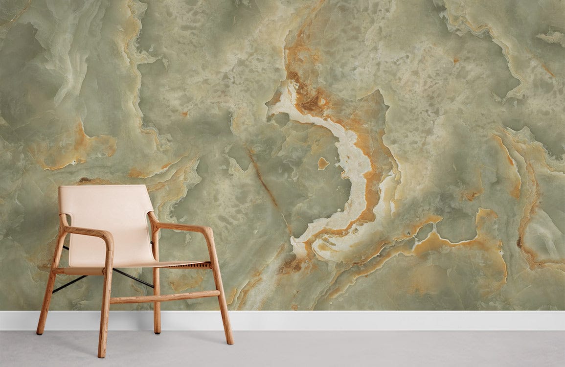 Chaise en bois clair avec siège en tressé ou en cuir, idéal pour peinture murale cristal