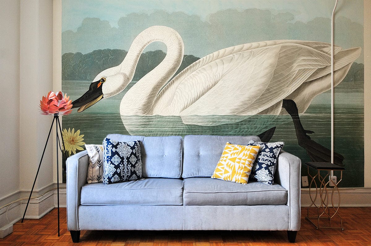 Canapé deux places en tissu bleu clair avec coussins, mural Cygne Américain