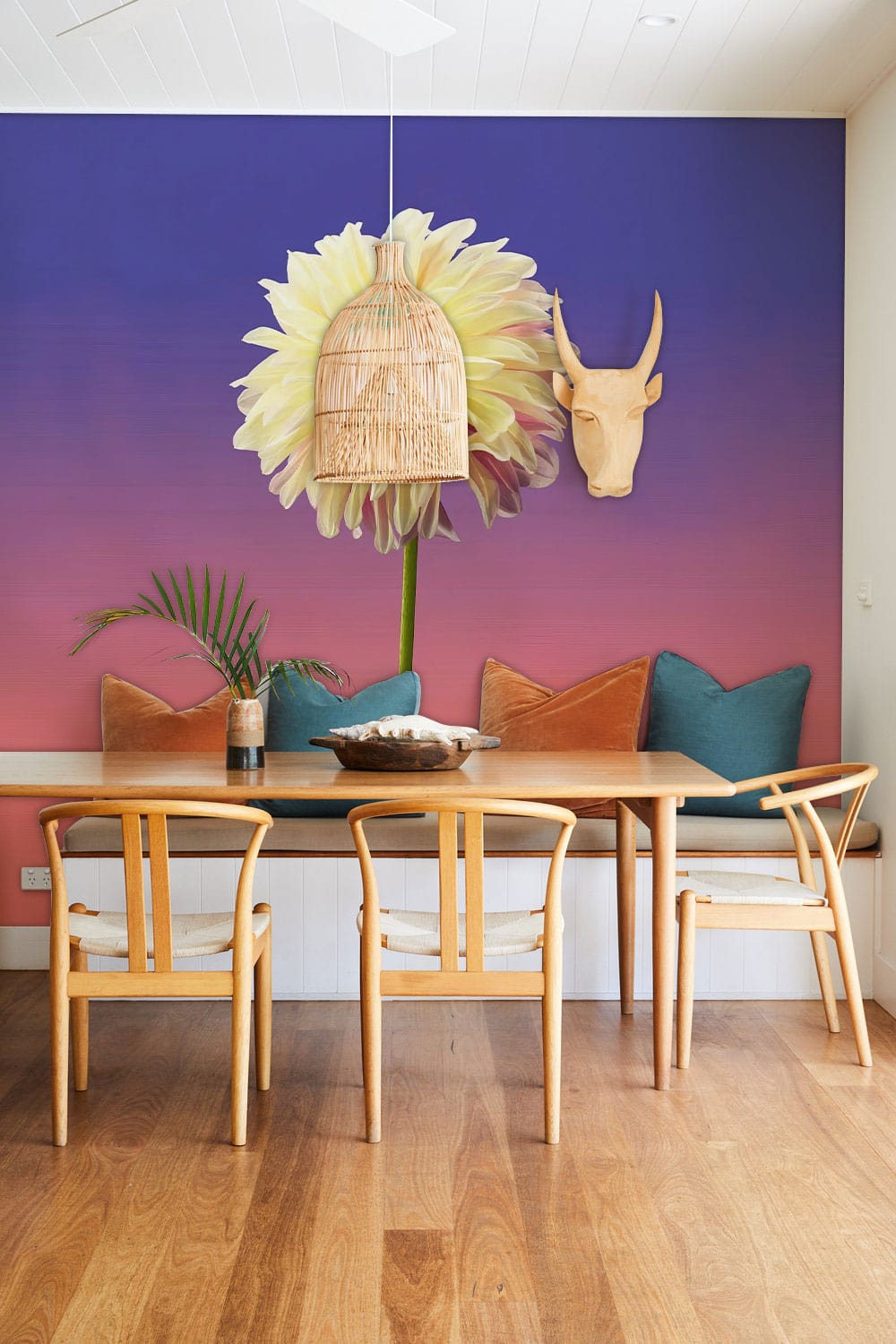 Table à manger en bois avec chaises assorties, idéal pour mural Dahlia Solitaire