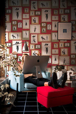 Élégance Moderne avec Papier Peint Mural Dame et Canapé Bleu - Vignette | Mr Papier Peint