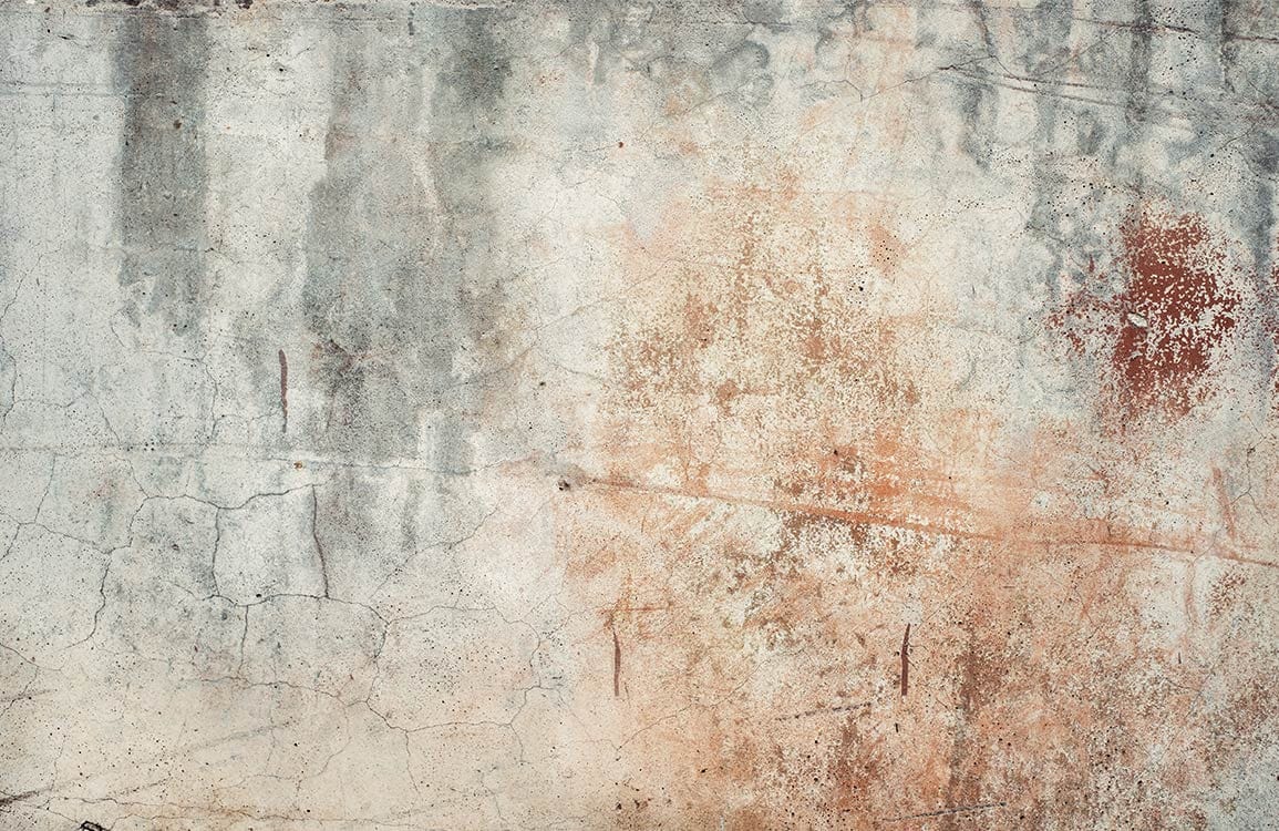 Papier peint mural de béton corrodé avec fissures et taches pour décoration intérieure