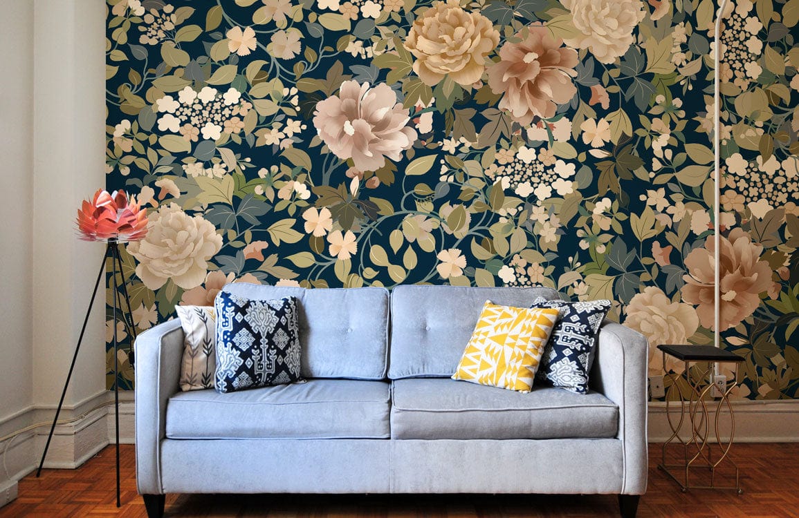 Canapé deux places en tissu bleu clair avec coussins décoratifs, idéal pour un papier peint mural de fleurs