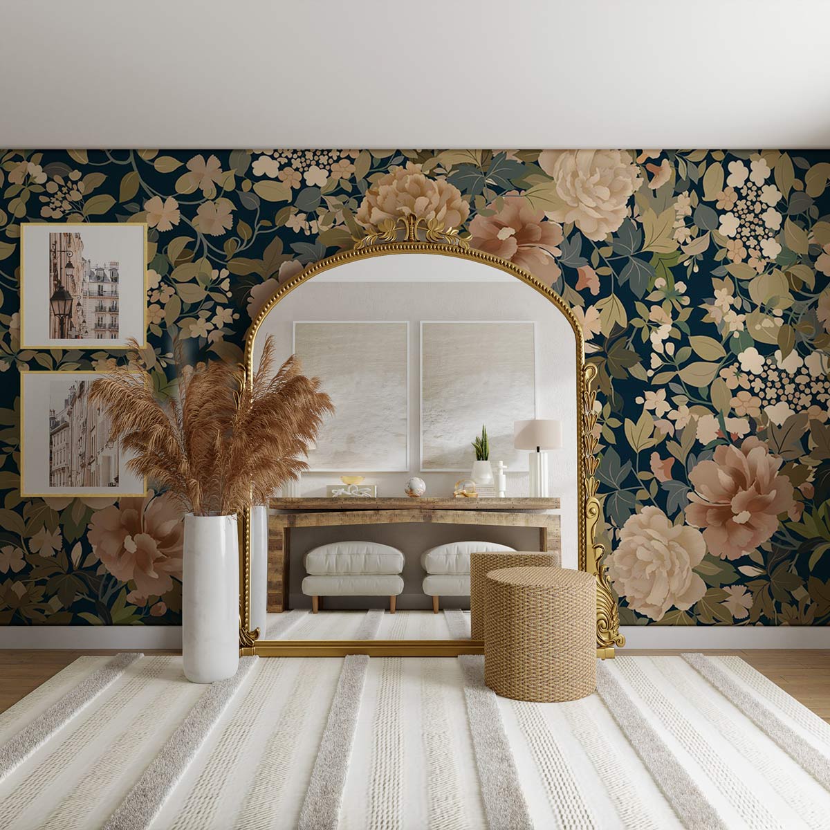 Miroir arqué doré avec reflet de papier peint mural de fleurs élégantes