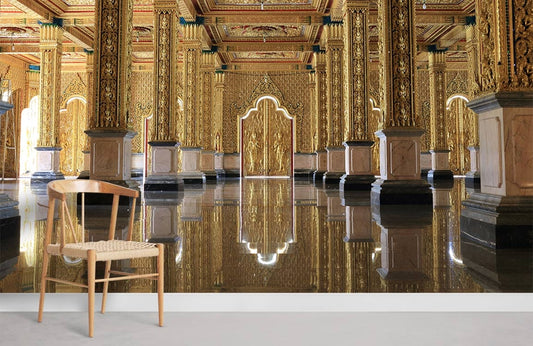 Chaise de salle à manger en bois clair avec siège tissé, idéal pour papier peint mural palais