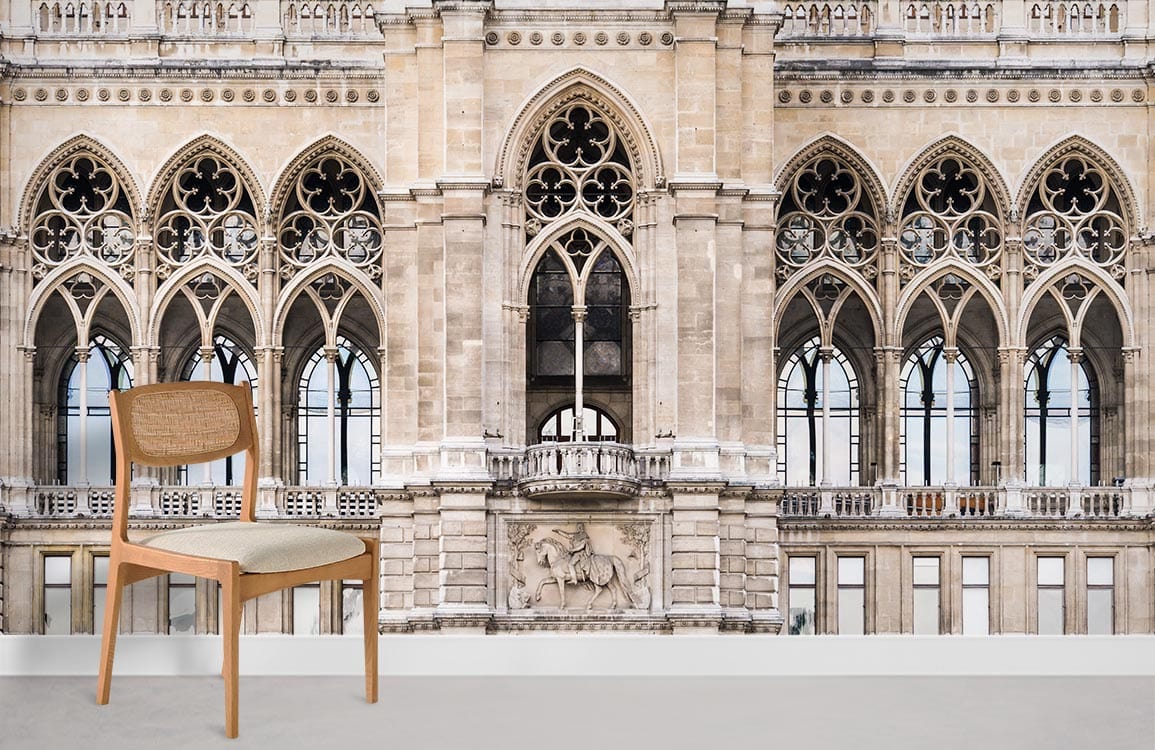 Chaise en bois clair avec dossier en cannage et assise rembourrée, idéale pour un papier peint mural terrasse squelettique sculptée