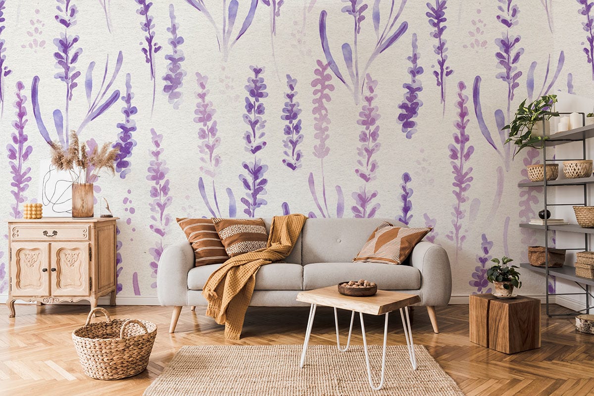 Papier peint mural de vignes violettes avec motif floral dans un salon élégant