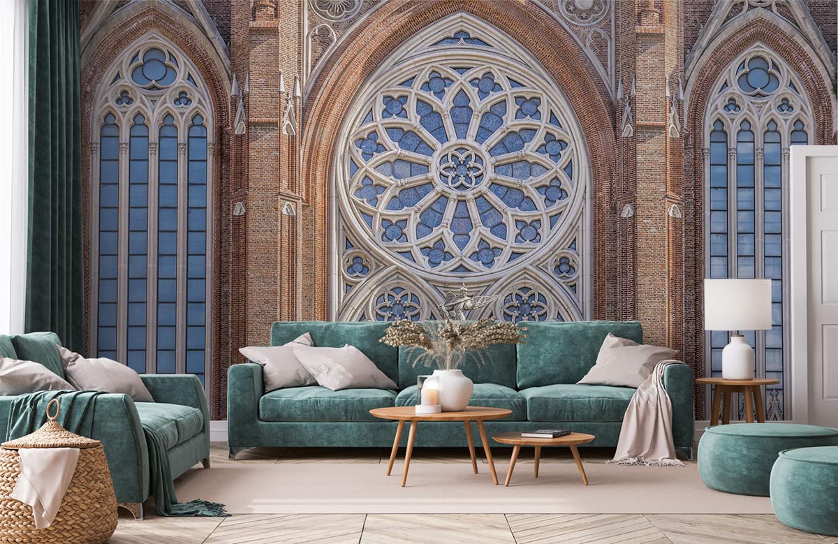 Papier peint mural de vitraux de cathédrale dans un salon contemporain avec canapés teal