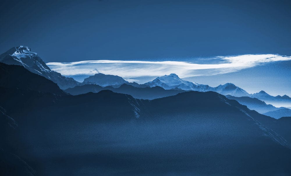 Papier peint mural montagne mystérieuse sous ciel crépusculaire, décoration nature