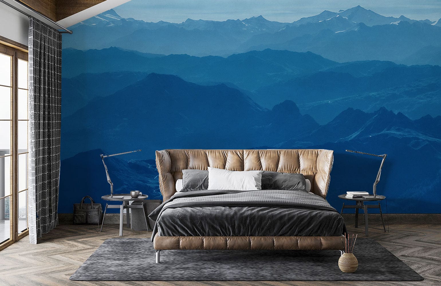 Lit moderne avec tête de lit haute, papier peint mural montagnes bleues brumeuses