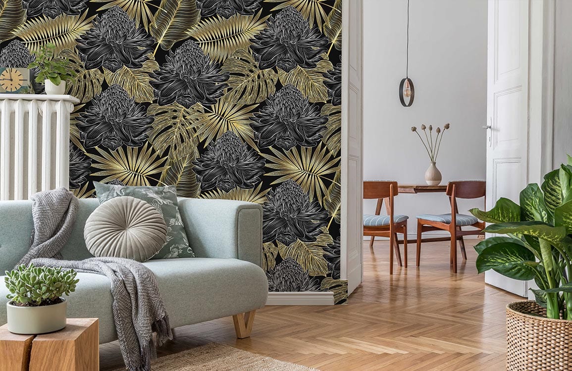 Papier peint mural tropical avec motifs botaniques noirs, dorés et gris pour intérieur élégant