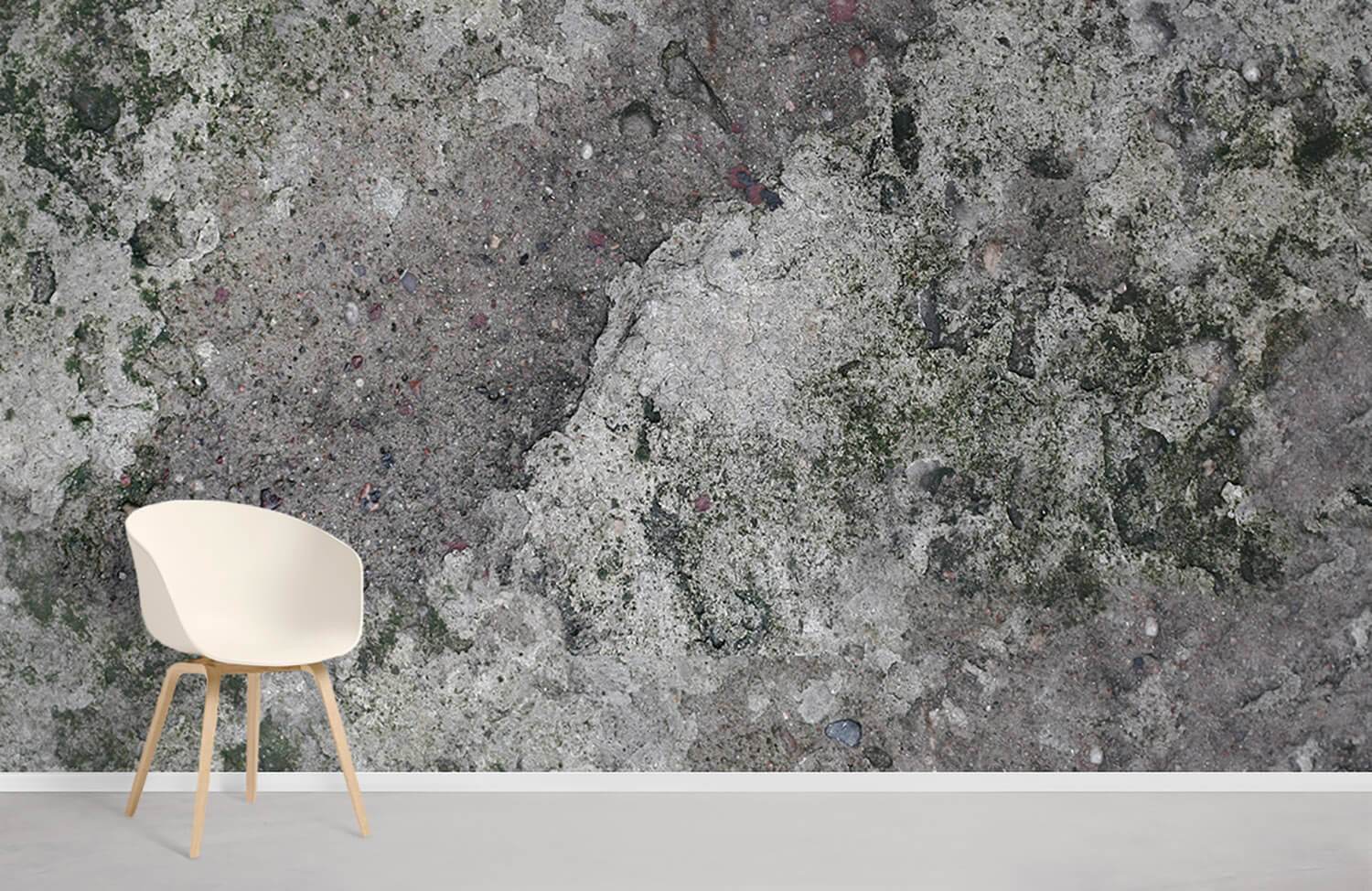 Chaise de salle à manger moderne crème avec jambes en bois, idéale pour papier peint mural effet mur de béton