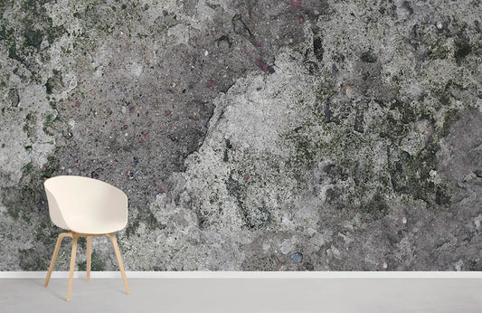 Chaise de salle à manger moderne crème avec jambes en bois, idéale pour papier peint mural effet mur de béton