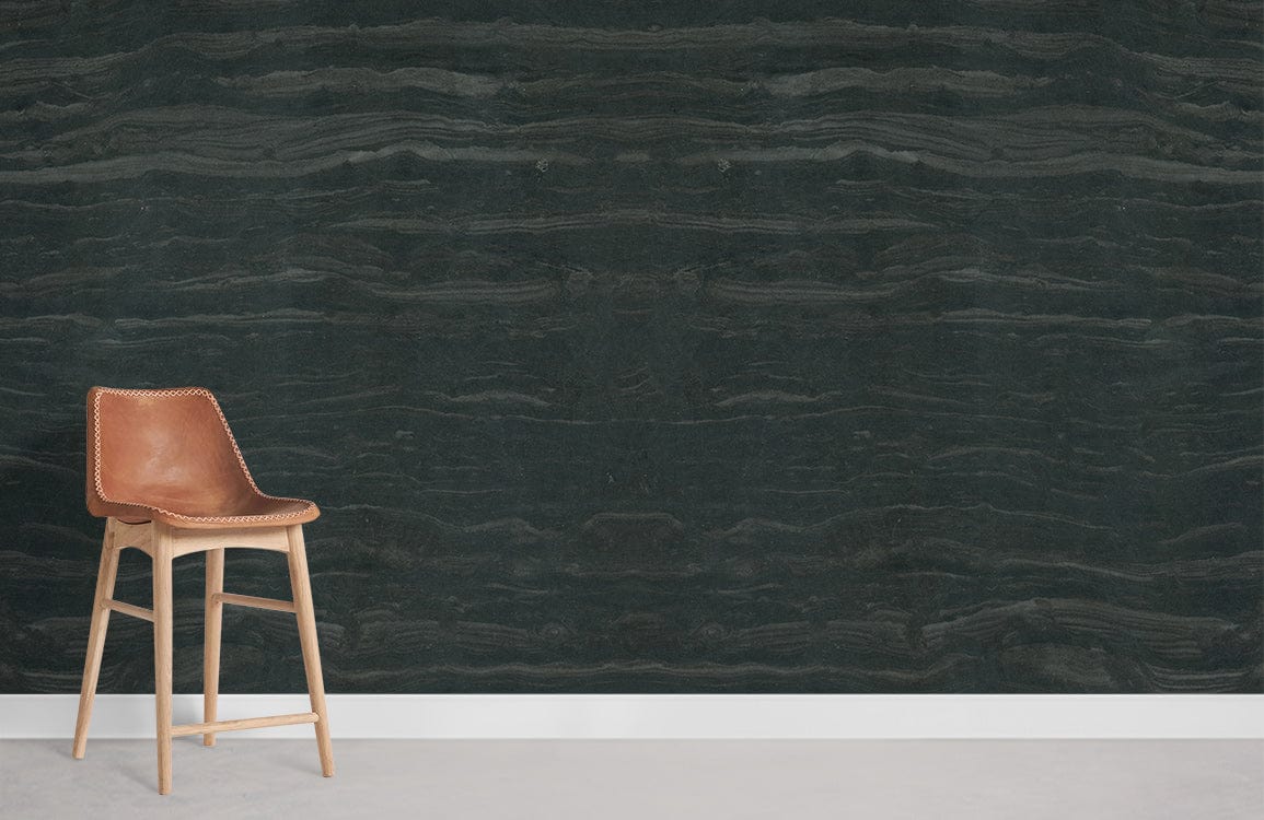 Barre de bar en bois clair avec siège en cuir, parfait pour un mural effet tableau noir