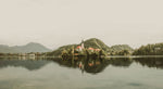 Papier peint mural Église sur le Lac Sérénité au cœur des montagnes - Vignette | Mr Papier Peint