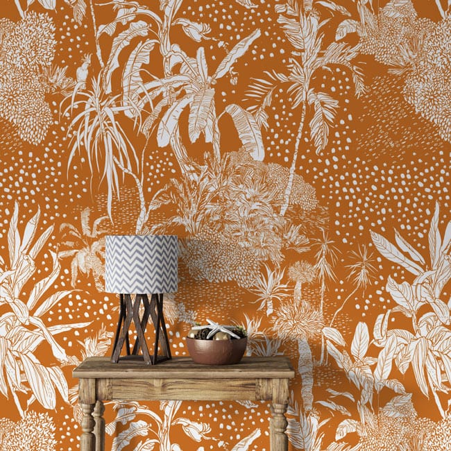 Papier peint mural jungle tropicale dorée avec motif orange vibrant et design unique